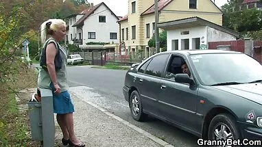 Cô gái phin xech tóc vàng