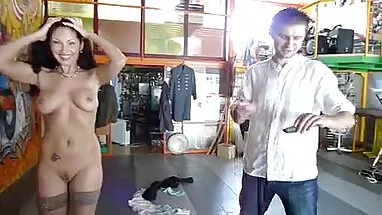 Hãy để tôi phjm xech vuốt ve của bạn nhỏ yếu đuối