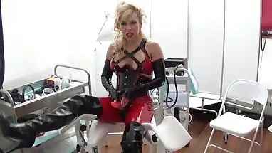 Cô gái giàu có ở câu xech hay chuyện